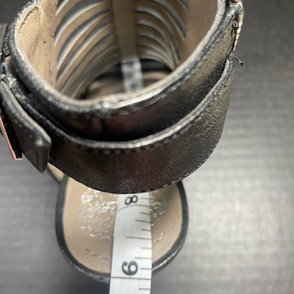 Vince Camuto Open Toe Heeled Gladiator Buckle/Zipper Ankle booties 5.5M Like New - Picture 12 of 14